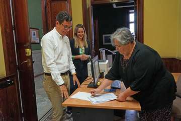 Pablo Rodríguez (CC) presenta 900 avales a su candidatura al Parlamento/TA y Acfi Press.
